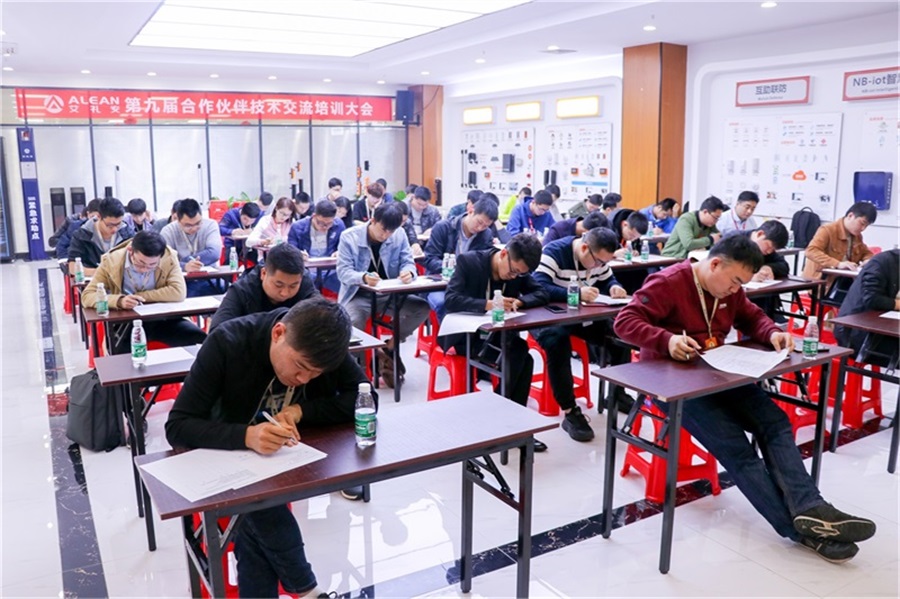 艾礼安与您共同见证2019年美好时刻
