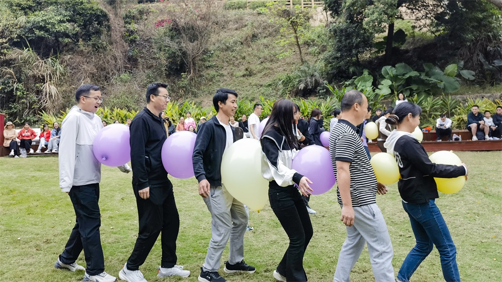 顶峰相见——艾礼安人新春登山之旅