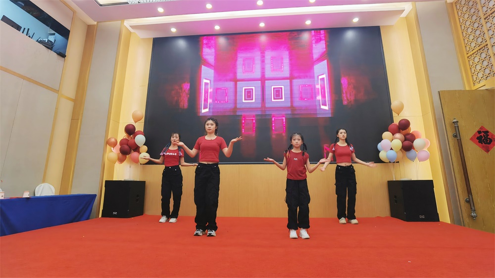 凝心聚力，共赴新程——艾礼安隆重举办2025年新春晚会