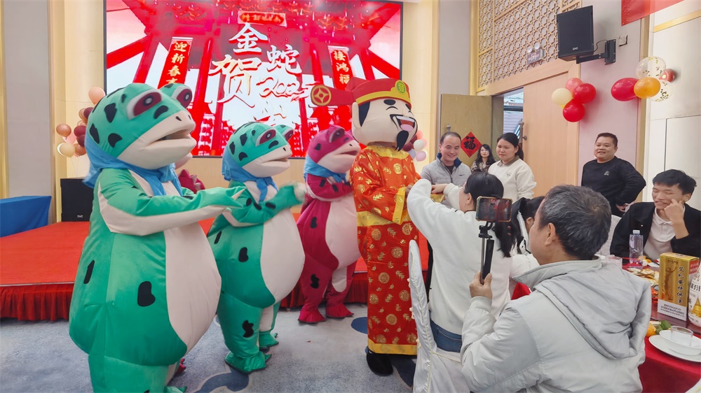 凝心聚力，共赴新程——艾礼安隆重举办2025年新春晚会