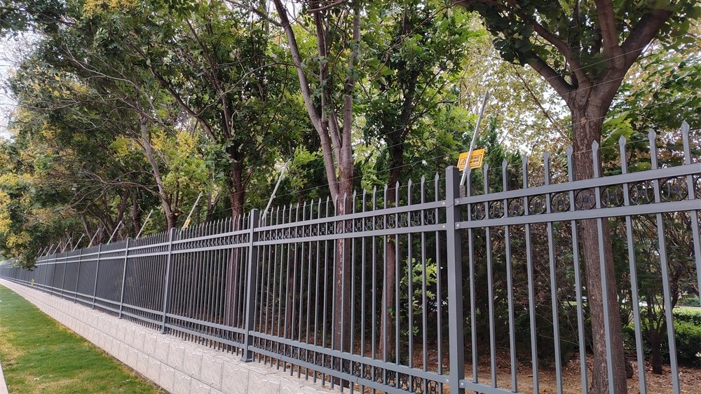 艾礼安脉冲电子围栏守护平安校园 艾礼安脉冲电子围栏守护平安校园